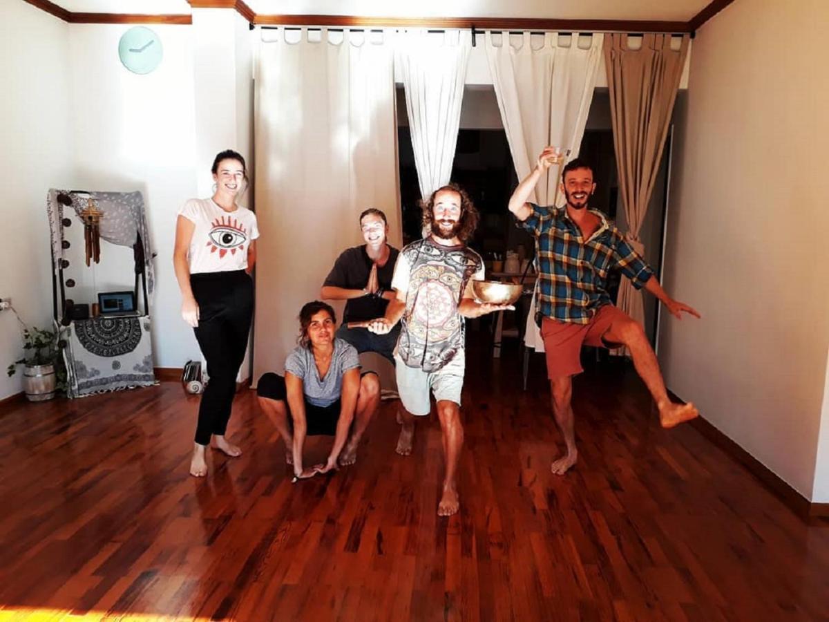 Urban Yoga House Hostel & Retreat Янина Екстериор снимка