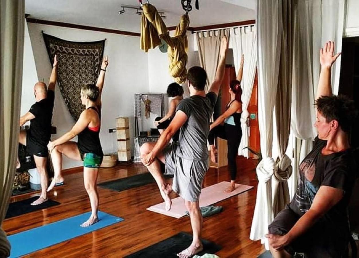 Urban Yoga House Hostel & Retreat Янина Екстериор снимка